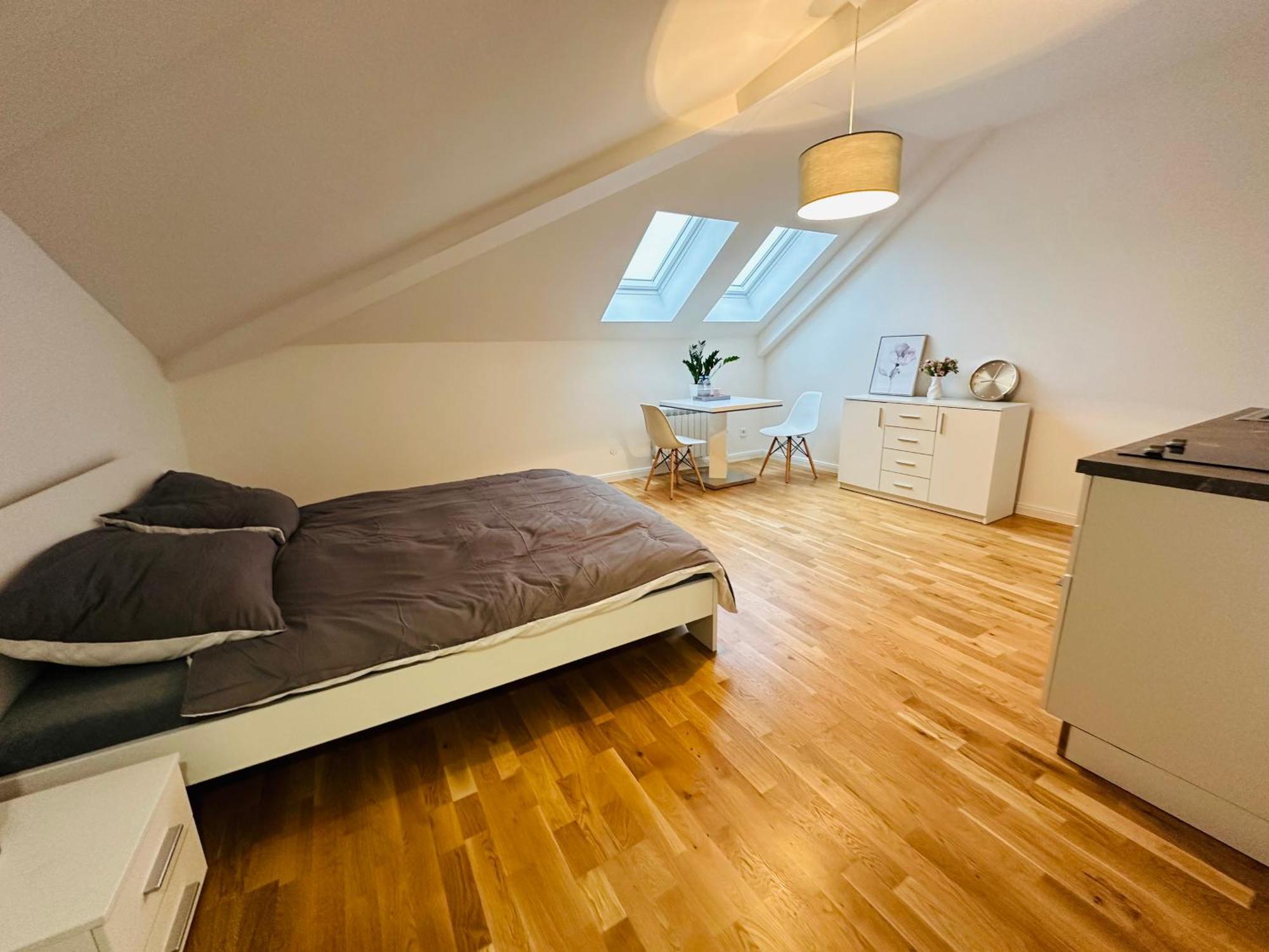Wenceslas' Shi 02 Apartamento *